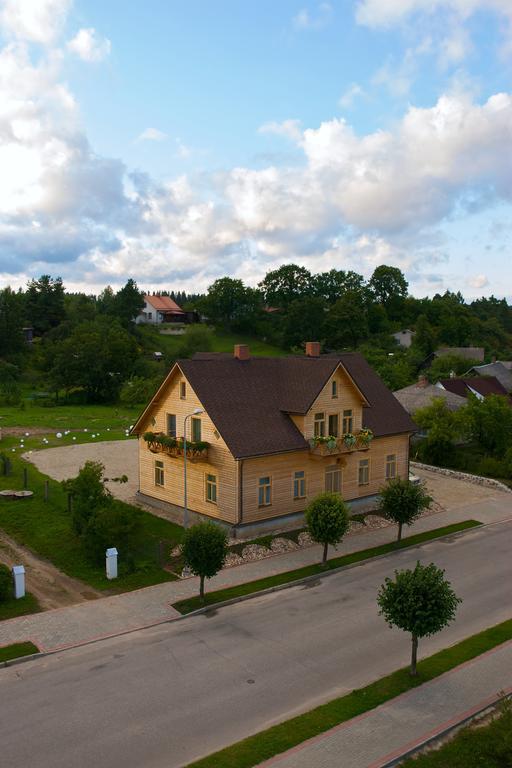 Hotel Viesu Maja Janis Madona Exterior foto