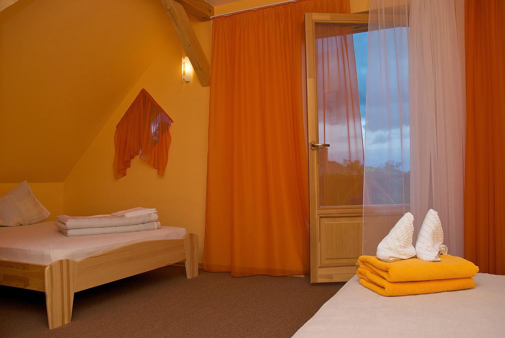 Hotel Viesu Maja Janis Madona Exterior foto